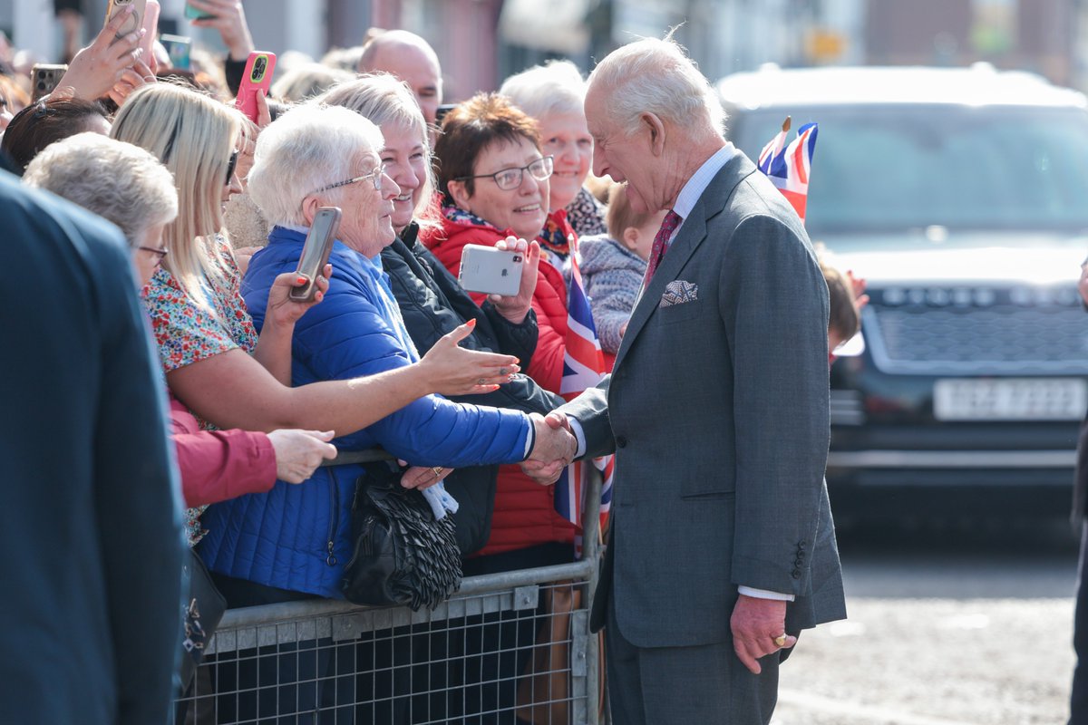 Crowds turned out today as Their Majesties The King and Queen arrived in Causeway Coast and Glens today, as part of a series of visits to Limavady.
