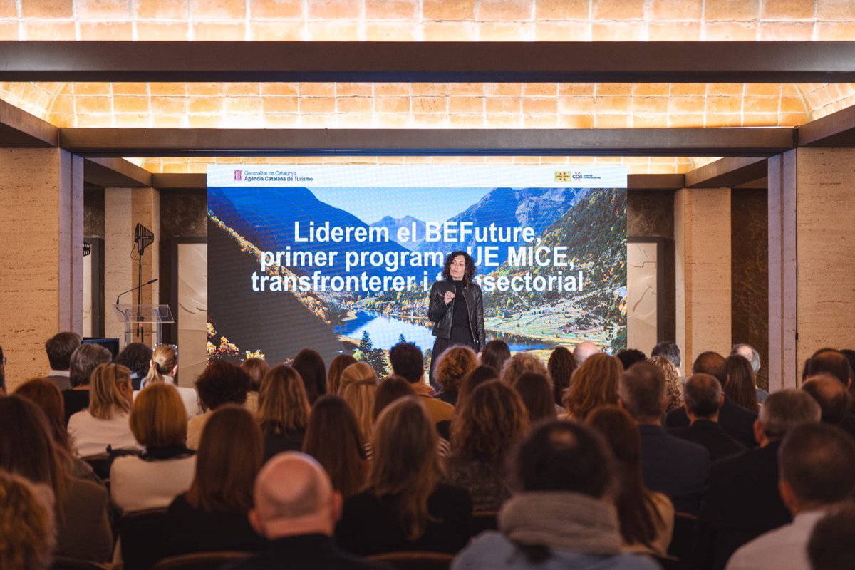 turismecat's tweet photo. 📌Apleguem a Caves Freixenet més de 120 empreses MICE membres del Catalunya Convention Bureau per explicar les línies estratègiques d'aquest tipus de turisme a Catalunya 
❗La despesa que realitza un turista MICE és quasi un 12% superior a la del 2023 
▶️https://t.co/x2l4lB6jdf https://t.co/d2ZZvfSXRT