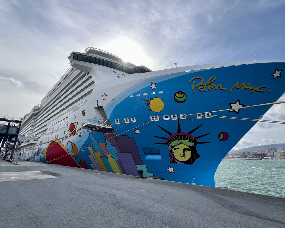 BilbaoPort's tweet photo. 🏅 ¡Primera metopa de la temporada entregada al Norwegian Breakaway de @CruiseNorwegian!
Un honor recibir esta impresionante embarcación de más de 320 metros de eslora. ¡Esperamos que sea la primera de muchas más visitas! 🚢✨
#Cruceros #NorwegianBreakaway #Incargo https://t.co/TWOe4CyDzB