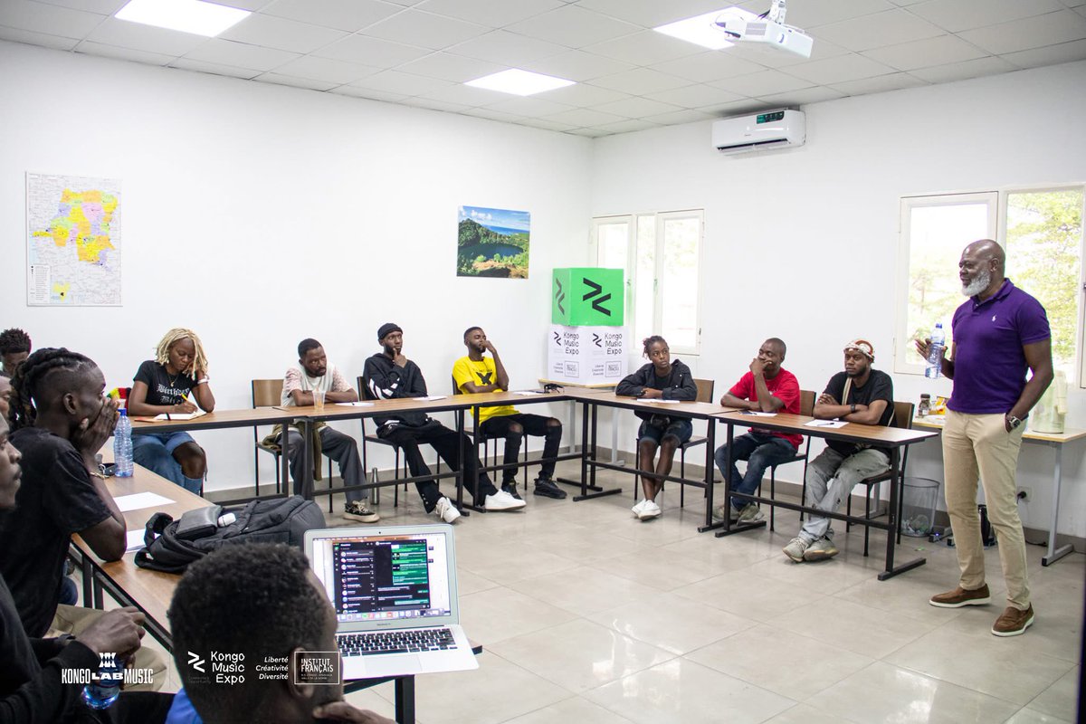 KongoLabMusic's tweet photo. Retour sur le 1er module de formation @KongoLabMusic !

Animé par Alain Yav @pygmacomms &amp;  @EphraimBaku , il a permis aux participants de renforcer leur identité artistique et image de marque, des atouts clés pour se démarquer.

#KongoLabMusic #IdentitéArtistique #ImageDeMarque https://t.co/Y1Net7sUeT