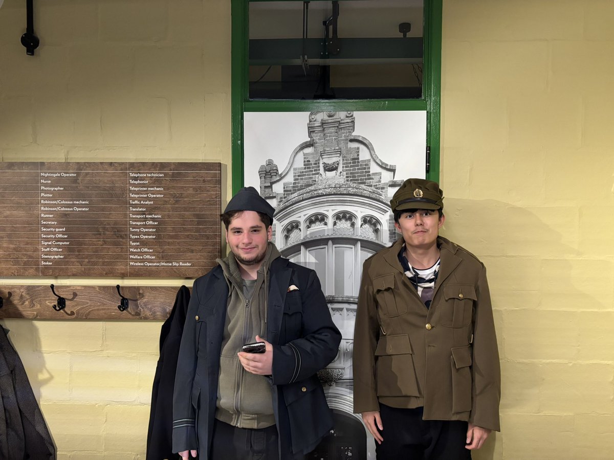 MrONeillcompsci's tweet image. The students enjoying some wartime costumes!