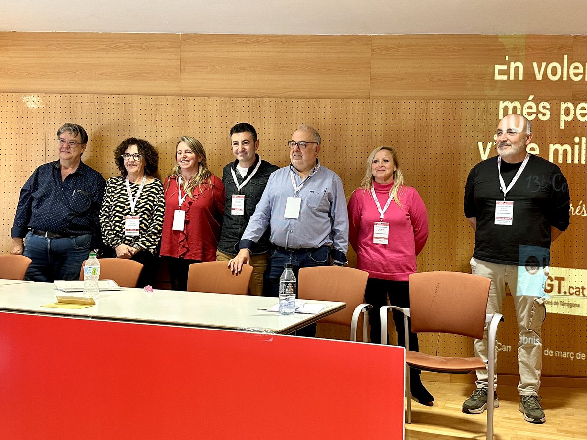 UGT_SP_TGN's tweet photo. 👏🏼 Jorge Porté és el nou secretari general de la UGT a Tarragona! 

✊🏼 En volem més per viure millor, amb aquest claim s’ha celebrat aquest matí a Cambrils el 13è Congrés de la Unió territorial de les comarques de Tarragona. 

🔴 Hem analitzat el que s’ha aconseguit en els darrers anys i tot el que encara queda per assolir, drets i lluites per defensar, per construir un món laboral més just, igualitari i equitatiu. 

🫱🏻‍🫲🏼 Totes i tots els i les participants han destacat en els seus parlaments la passió, el compromís i la dedicació del secretari general sortint, Joan Llort, qui es mantindrà a la presidència de la Unió; i han desitjat molts encerts a Jorge Porté. 

👥 La cita ha comptat amb una àmplia representació de la nostra federació, encapçalada per Joan Reinaldo, secretari general; una presència important atès que els Serveis Públics som la federació amb un major nombre d’afiliades i afiliats, superant els 2.800 a finals de febrer d’enguany. 

🍀 Desitgem a la nova Unió molts èxits i encerts en aquesta nova etapa que s’obre a les comarques de Tarragona, en especial a la nova secretària d’organització, la companya Neus Roig, qui fins ara ocupava el mateix càrrec a la nostra federació. 

🎖️ Aprofitant l’acte, també s’ha ret homenatge a les companyes i companys de la nostra federació Pilar, Aida, Ángel, Damián i Carmen per la seva dedicació altruista durant tants anys. 

🗳️Amb un total de 101 votos, el 99%, ha estat escollida la nova Executiva de la UGT de les comarques de Tarragona: 

▪️Secretari general: Jorge Porté.
▪️President: Joan Llort.
▪️Secretària d’organització i recursos: Neus Roig. 
▪️Secretari de política sindical: Juan A. Rico. 
▪️Secretària de formació sindical i ocupació: Cristina Plaza. 
▪️Secretària d’Igualtat i Migració: M. Carmen Fernández. 
▪️Secretari Territorial: Albert Tierraseca. 

🙌🏼 Enhorabona, companyes i companys! 

#UGT #ServeisPúblics #Tarragona #SomEssencials #Unió #ComarquesTarragona @ugt_sp_cat @UGTTarragona @ugtcatalunya @JoanllortValles