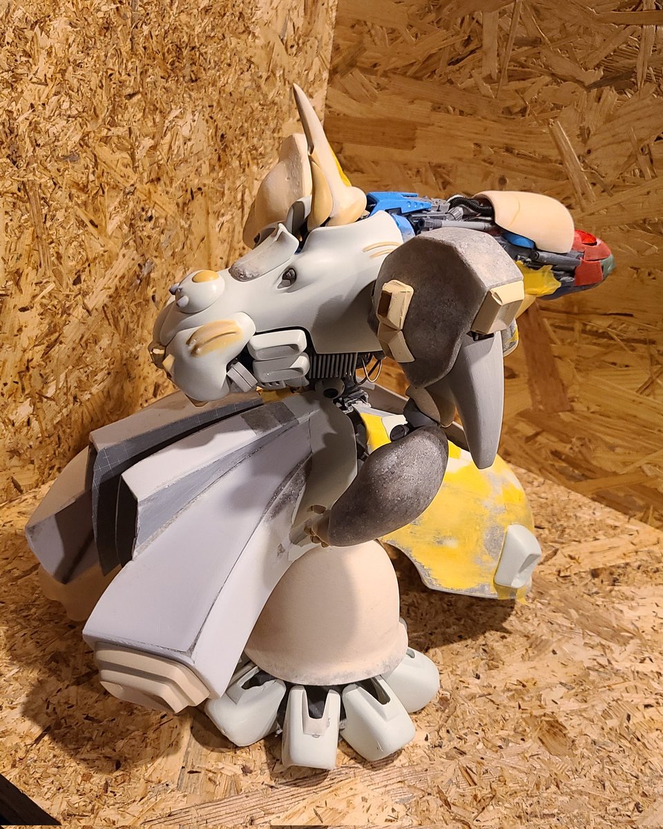 x9ltWKdJS441909's tweet image. #分かる人にだけ分かればい
10日間の進捗報告です。
バックパックの内部をジャンクパーツで制作し外部装甲をパテにて制作
片側ホバーパーツ制作写真2枚目右下
                                                               以上