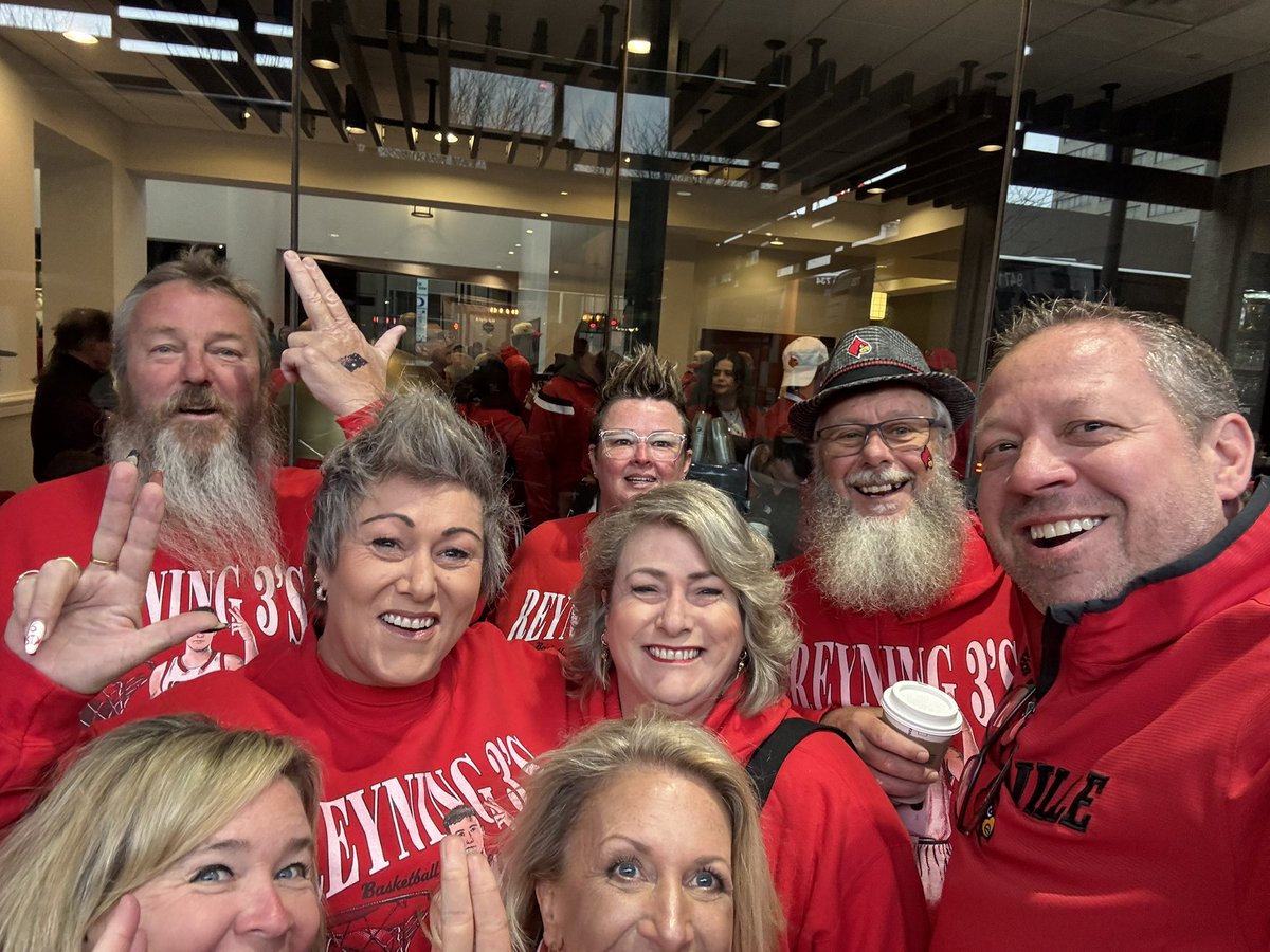 JBDoes180's tweet image. Great way to start the day!! Meeting up with Reyne’s family! #secondhandfamous @Melody_Murphy @ChandraBlair03