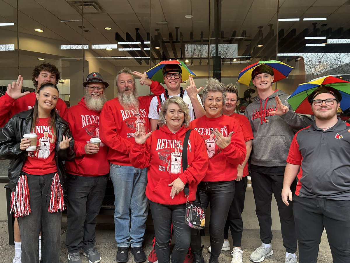 1502Jcsullivan's tweet image. When it Reynes it Scores #PaintLessingtonRed #SecondHandFamous