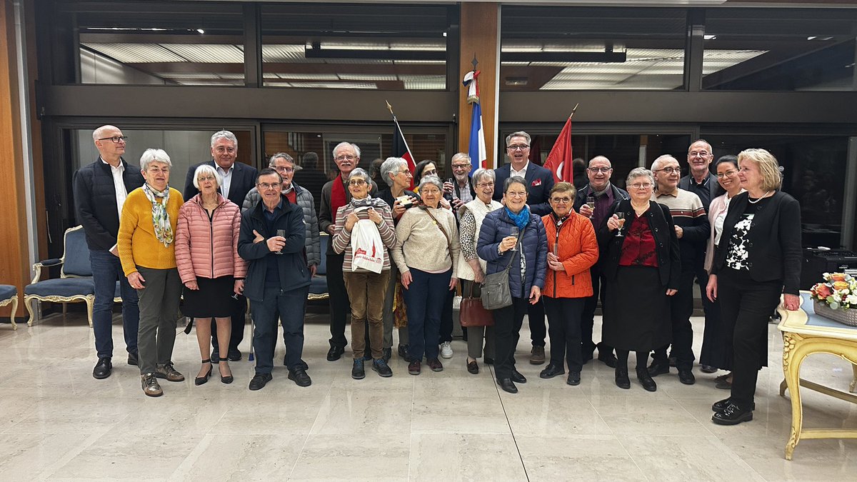 Le jumelage de Cholet avec Oldenburg fête ses 40 ans. La délégation allemande a été reçue officiellement hier soir, en présence des membres de l’association Cholet-France-Allemagne. #Jumelage #Amitié