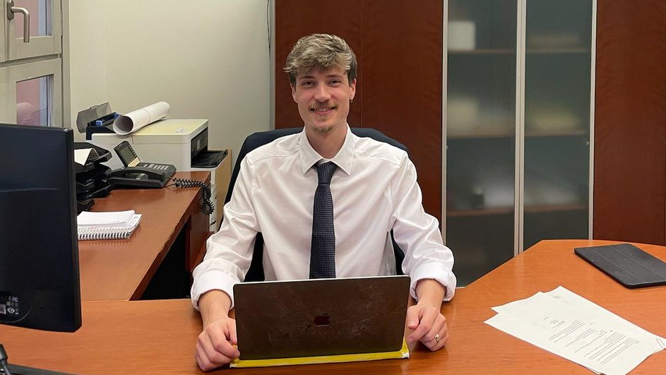 Christopher Daniel Person opina que el català, a Catalunya Nord, “s’ha perdut”. “La llengua catalana no es parla”, ha assegurat quan ha explicat per què es van enviar les felicitacions de Nadal en francès. vilaweb.cat/noticies/el-di…