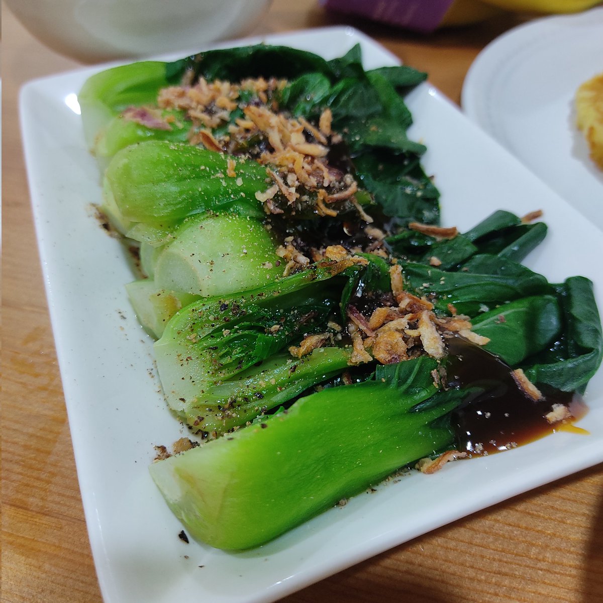 Kmama_Malaysia's tweet photo. 先日、家族でスーパーへ行った際に、夫が『薬膳スープが飲みたい』と言っていたのを思い出し、今夜は中華風の献立にしました😊
じっくりコトコト煮込んだ薬膳スープ、定番の蒸しBaby青梗菜、そして中華風オムレツ。
とても美味しかったです✨
#おうちごはん #マレーシア https://t.co/SUQ1nIFTyq