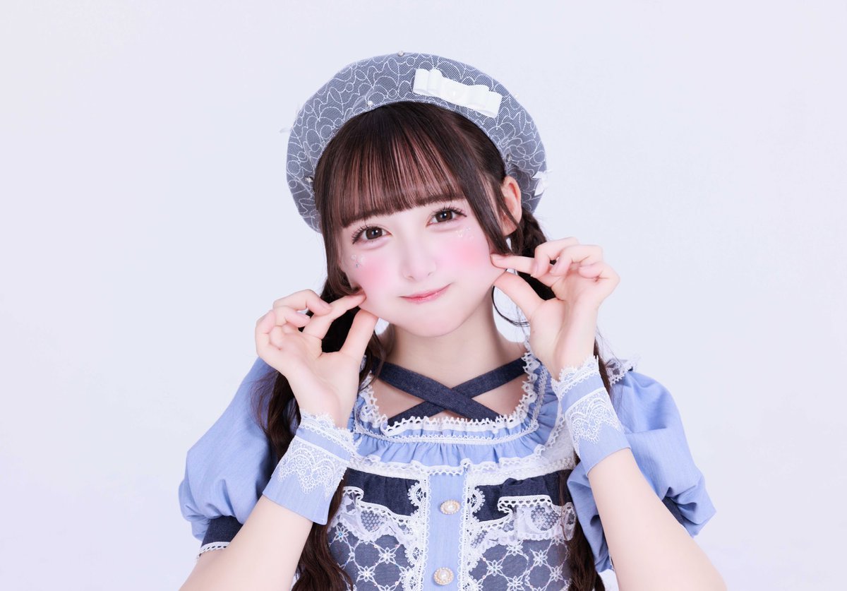 ほっぺもちもちだよ𓈒 𓂂𓏸♡