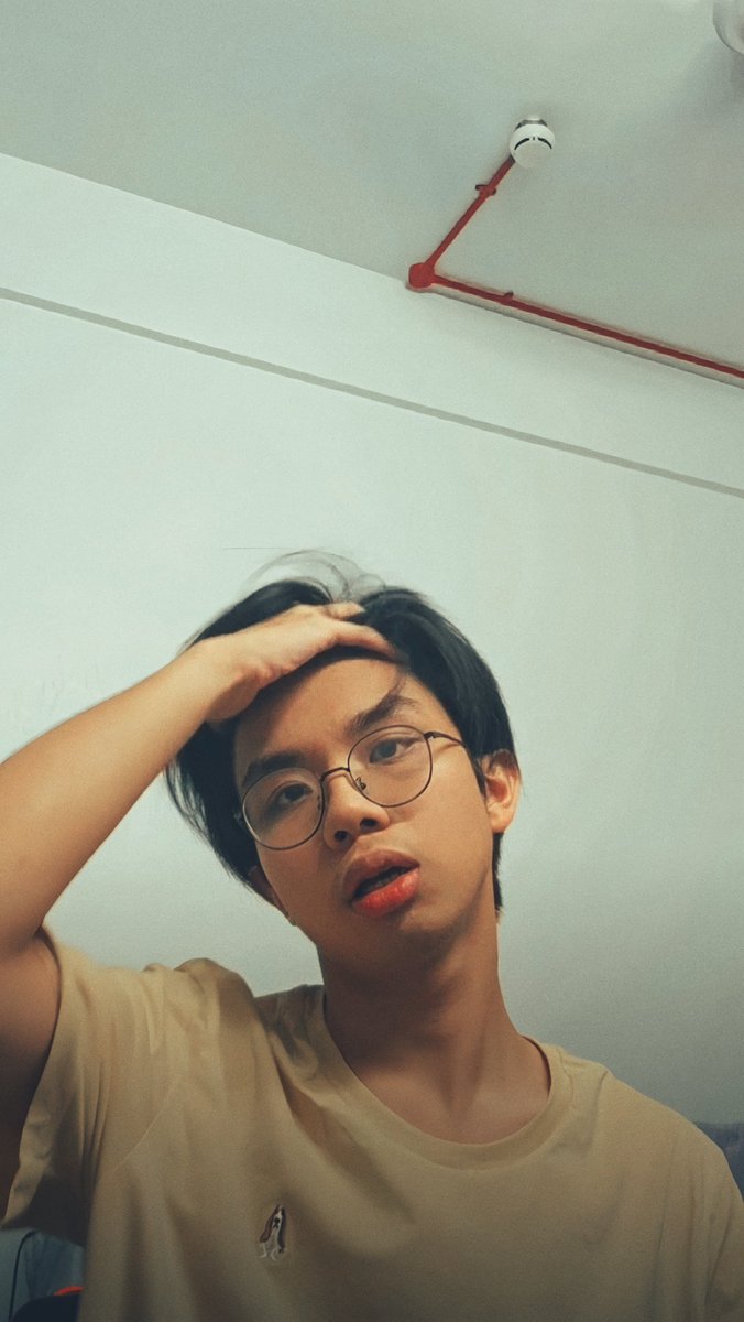 fouriridescent's tweet photo. STOP BEING SO ATTRACTIVE VIN😭 #imkevin https://t.co/WsRFEFw8nL