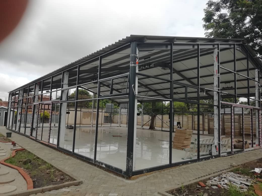Kumms_City's tweet photo. Harare, let's shine! ✨ Afternoon vibes call for a home transformation! 🏠💫 At KUMMZ CITY, we bring stunning aluminium and glass designs to life! Call us: 0773000176, 0776789530, or 0712956299. #Harare #homedecor #ZimArchitecture #HomeMakeover #AluminiumAndGlass #geza #Trump https://t.co/CZ2gSD5ayP