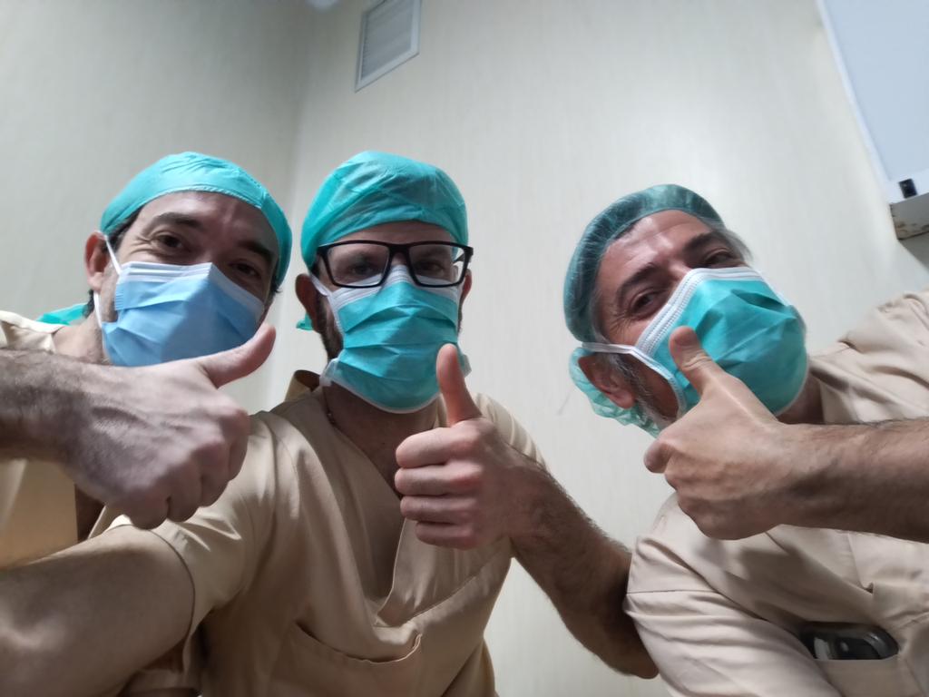 Aquí los tres mosqueteros, compartiendo, aprendiendo  y disfrutando de la Cirugia de Pared abdominal en Valdecillas! <a href="/ltallona/">Luis Tallon</a> , <a href="/upacuHURS/">upacuHURS</a> .