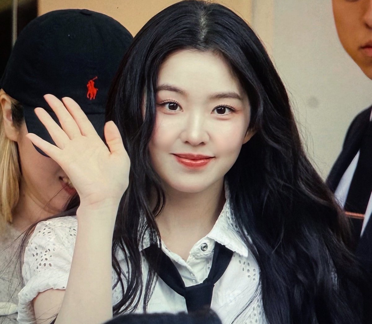 always0329's tweet photo. 250320 UGG #아이린 #IRENE🌸 https://t.co/qfNrtYm973