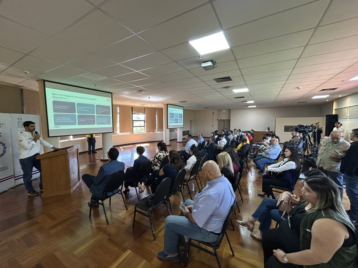 cespala's tweet image. “Son 3 años de Rally pero queremos construir 3 décadas de @officialrallypy @OfficialWRC en Paraguay”, sostiene el viceministro de comercio del @MIC_PY @rodrigomaluff en el Taller “Camino al ueno Rally del 🇵🇾 ” dirigido a #Dircom #Estado