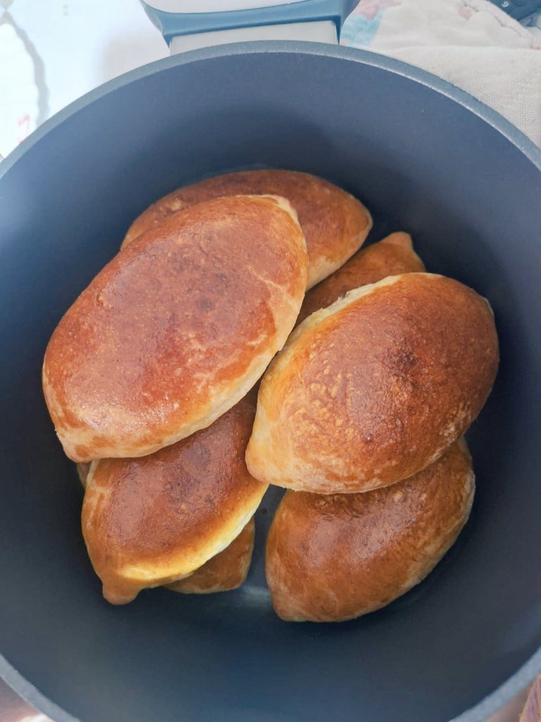 Сестричка моя печёт и делится. 😊 В ватсапе. 😆