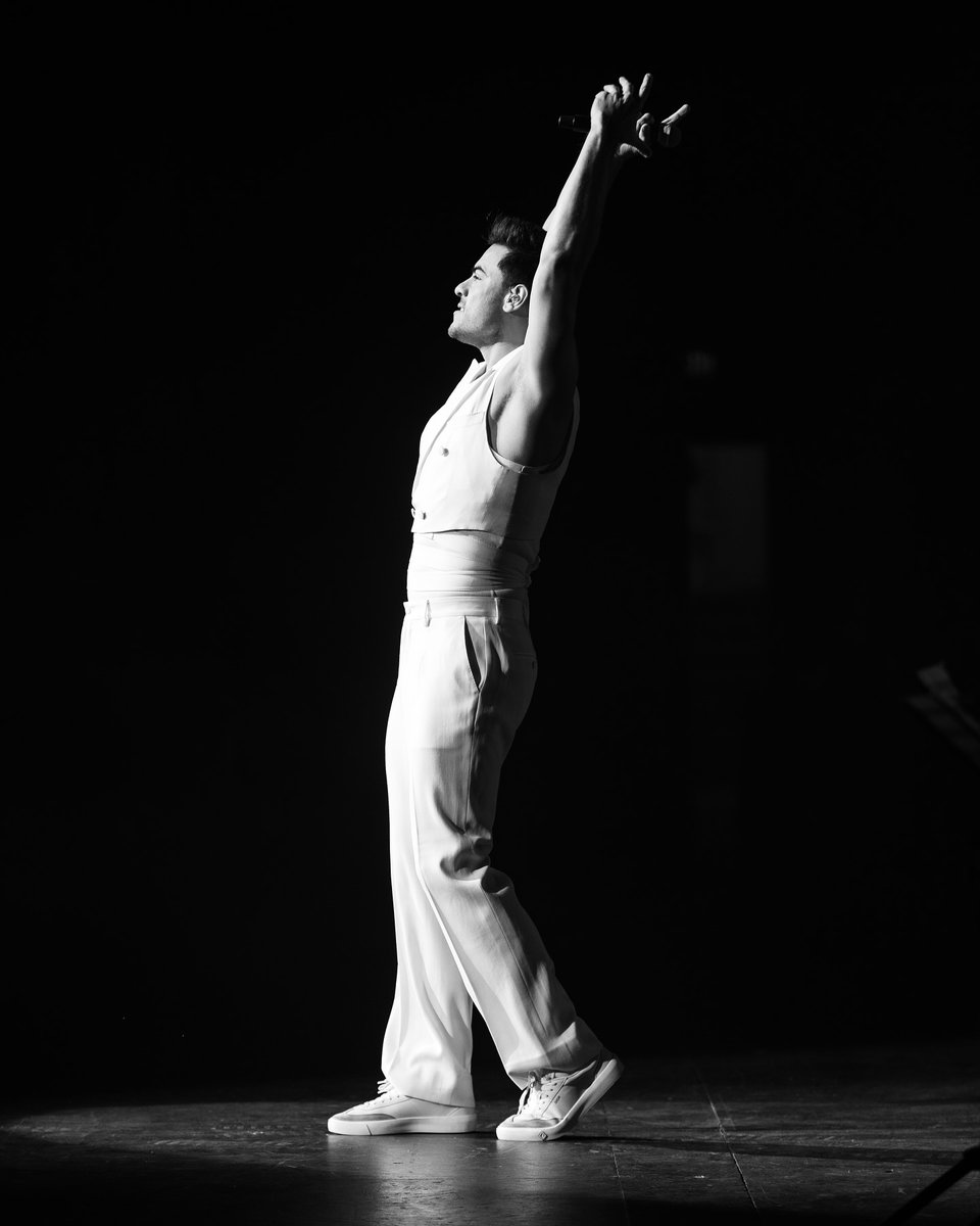 Repost <a href="/_CarlosRivera/">Carlos Rivera</a>
Un gran show de cumpleaños en Los Ángeles y cierre de la gira por USA!!! Gracias por llenarme de cariño. No hay nada que ame más en esta vida que estar en un escenario cantando mis canciones.

<a href="/sonymusicca/">Sony Music C.A.</a> <a href="/WestWoodEntt/">Westwood Entertainment</a> <a href="/mikenoriega/">Mike Noriega</a>