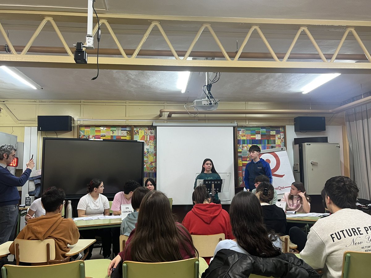 🏆 El IES <a href="/IesJuanJose/">IES Juan Jose Calvo Miguel</a> ha celebrado hoy los debates de la Fase de Centro entre el alumnado de la #ESO y ya tiene a sus dos equipos clasificados para la siguiente fase en el <a href="/cprcuencas/">CPR Cuencas Mineras</a> 😊

¡Enhorabuena a tod@s por el gran nivel!
#LigaDebateAsturias ❤️
