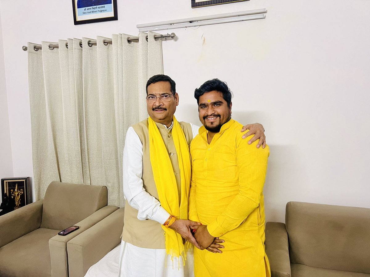 deweshtiwary's tweet photo. आज दिल्ली में झारखंड से राज्यसभा सांसद एवं भाजपा बिहार के सह-प्रभारी आदरणीय श्री दीपक प्रकाश जी से शिष्टाचार भेंट किया ।
मार्गदर्शन एवं विचार-विमर्श के लिए हृदय से आभार। #BJP #नेतृत्व #DeepakPrakashJi
#MP #Rajyasabha #Jharkhand #Palamu #Dewesh #Deweshtiwary
@dprakashbjp https://t.co/ZTnuI6e8I5