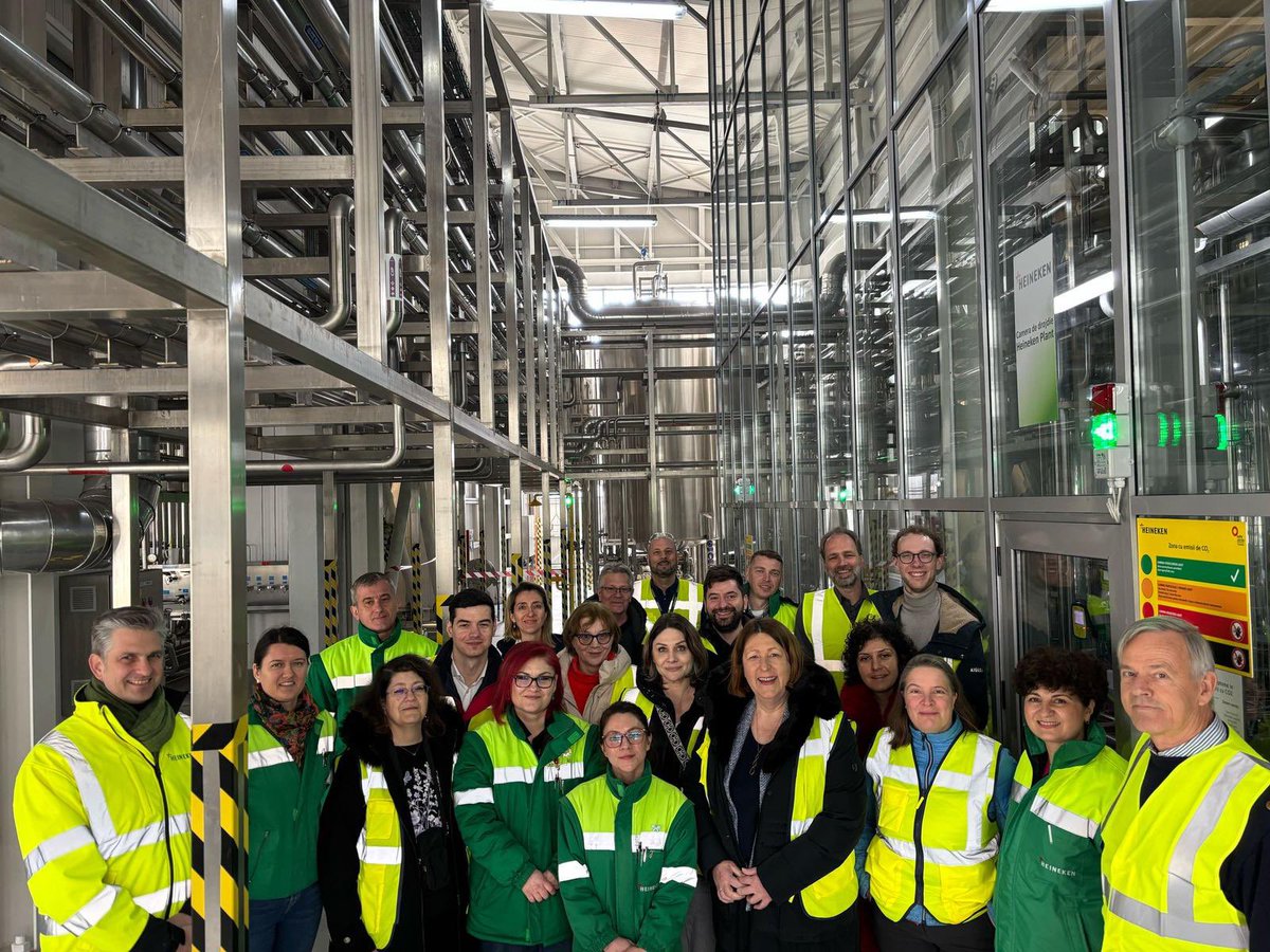 NLinRomania's tweet photo. Visited the @heineken_ro brewery in the beautiful city of Craiova, and tasted the most famous beer in the 🌎 brewed in 🇷🇴. Did you know about their ambitious #NetZero and #Sustainability goals? @orasulcraiovaro #SustainabilityHeroes #dutchcompanyinromania https://t.co/vOHx00qg7D