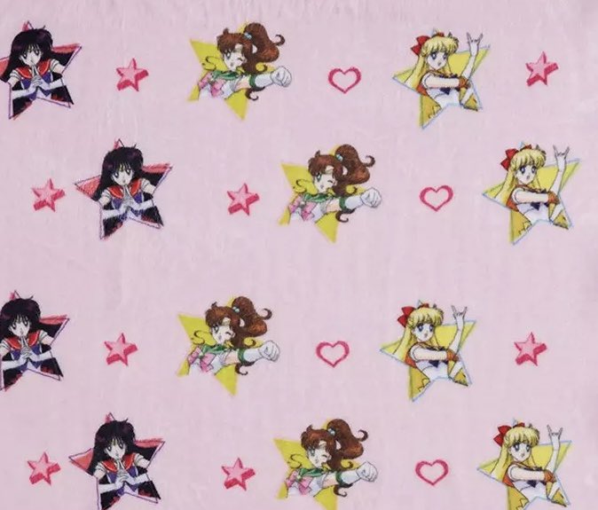 ✨🌙 USA MERCHANDISE 🌙✨

✨ Hot Topic: Sailor Moon Group Portraits Throw Blanket

Details: sailormoonfannetwork.com/blog/hot-topic…

#sailormoon #セーラームーン#moonies