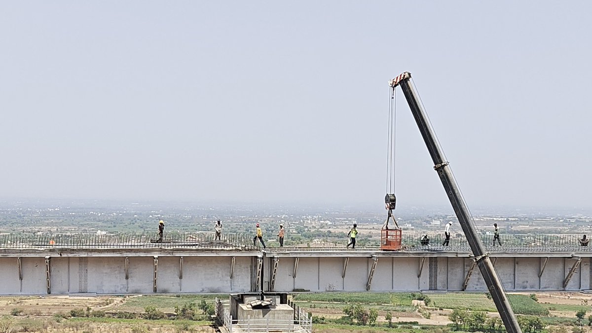 JharkhandRail's tweet photo. #Shidawane #Ambale section of #Pune #Miraj railway line doubling project progressing steadily over the #Alandi Ghat section.
@rajtoday @IndiaInfraHub @IndianTechGuide @IndianRailMedia @IndianTechGuide @IndiaInfra_ @cbdhage https://t.co/t6gpWhJStS