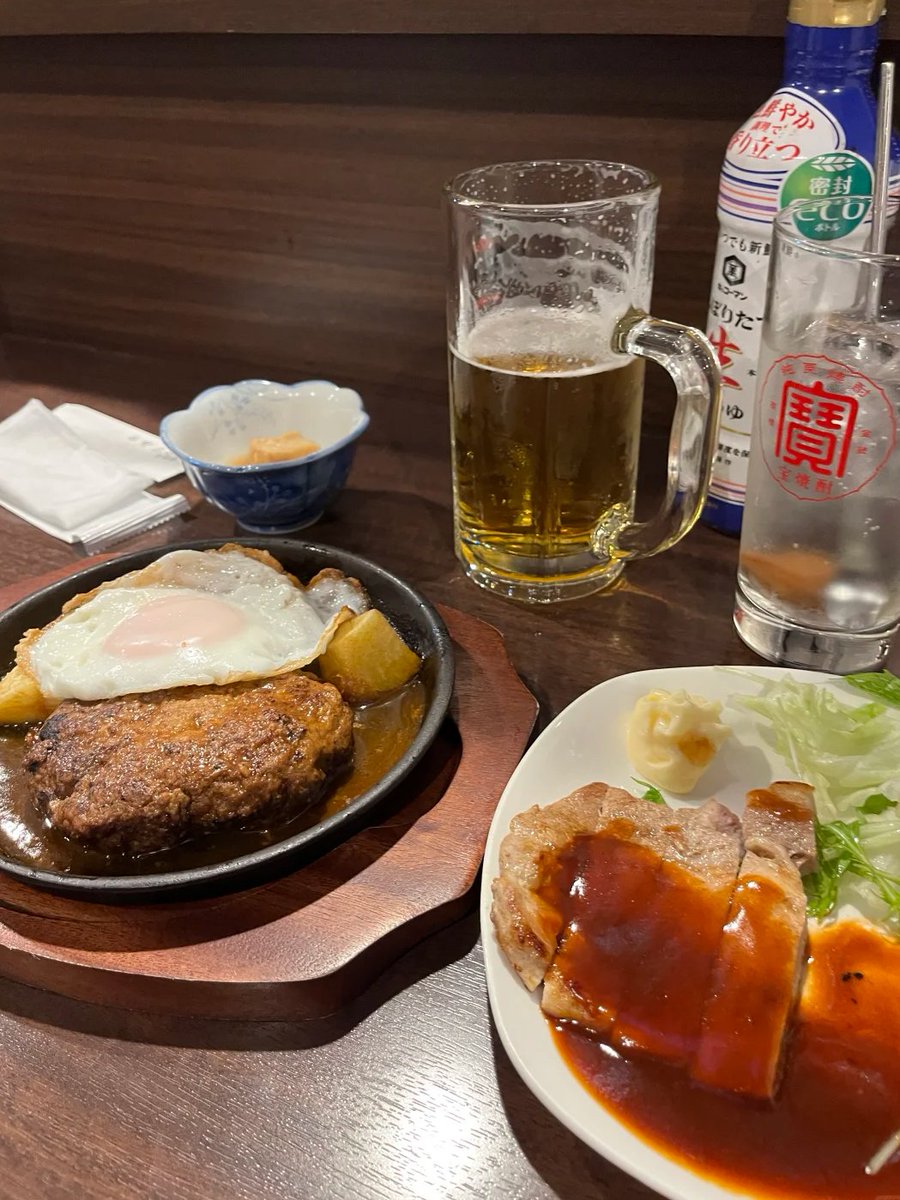norechon's tweet photo. 可愛い同僚の女の子が今日は機嫌が悪そうだったので、居酒屋でビールを飲んでいました😆🍻
明日は働かなくていいですね、午後まで寝られると思います笑🤣 https://t.co/SKC0NVEGnh