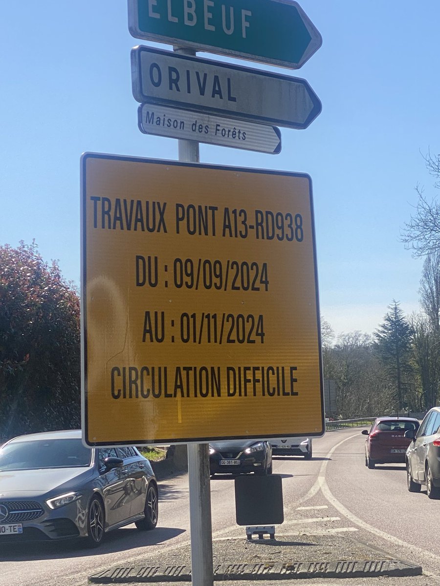 BonnaterreL's tweet photo. Bonjour chère @MetropoleRouenN je découvre avec beaucoup d’étonnement et un peu d’amusement ces deux panneaux qui viennent d’apparaître en haut et en bas de la côte des Essarts à #Orival et à #GrandCouronne pour des travaux en…. 2024 😉 #Backtothefutur https://t.co/HTpxskGdjQ