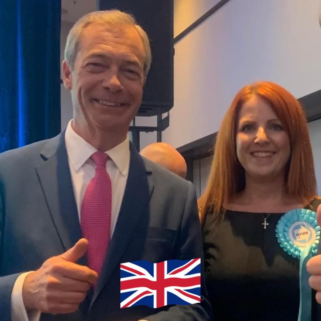BasilTheGreat's tweet photo. 🚨REFORM UK ISLE OF WIGHT CHAIR RESIGNS

- Sarah Morris pictured with Nigel Farage has resigned with a damning statement mentioning specifically the treatment of Rupert Lowe.

How many more resignations will it take for the party to realise what they've done? https://t.co/OF1zlf9asB