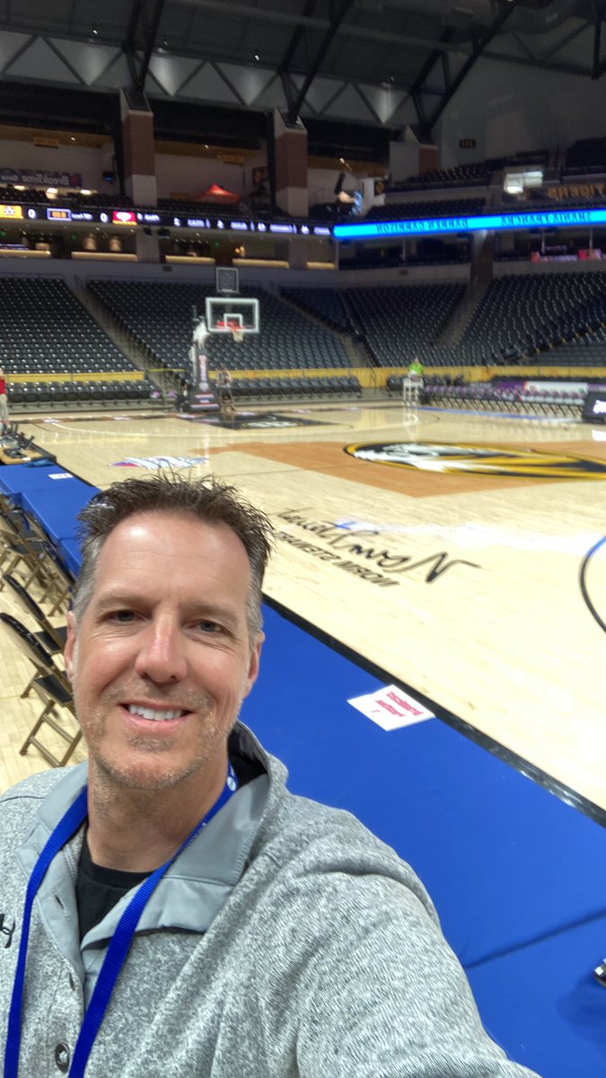 dstock42's tweet photo. Ready for another day of Mo State Hoops!  #ATCs The Columbia Orthopaedic Group and @MOATA1984 on the scene!! @MSHSAAOrg https://t.co/2WsDa3gLJW