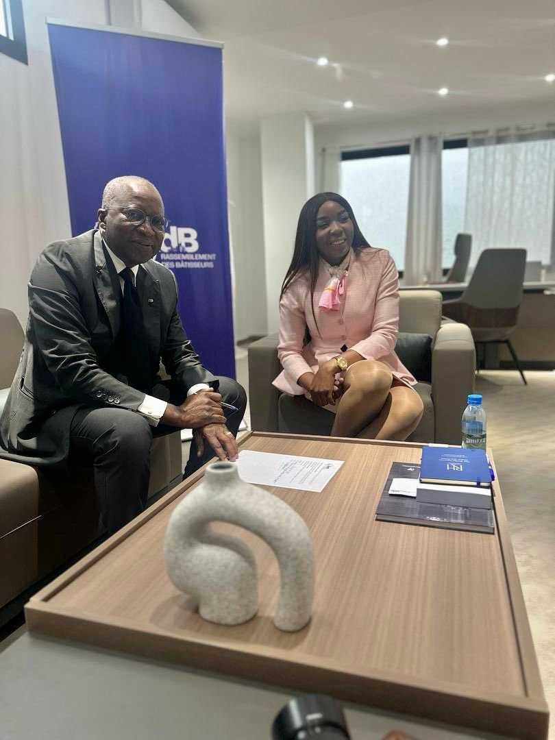 Ce 20 mars 2025, je me suis rendu au siège du Rassemblement des Bâtisseurs où  j' ai été reçu par Mme Zora KASSA, Secrétaire Générale du mouvement.
Cette visite était l’occasion pour moi de signer ma fiche d'adhésion et de me mettre à la totale  disposition du Rassemblement.