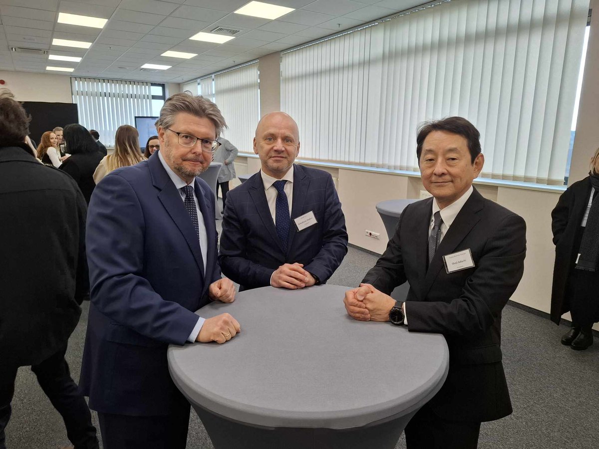 kssemp_sa's tweet photo. Zarząd Specjalnej Strefy Ekonomicznej Małej Przedsiębiorczości S.A. prezes Arkadiusz Dybiec i wiceprezes Robert Greb uczestniczyli w uroczystym Groundbreaking Ceremony  (tj. wbicie pierwszej łopaty) nowego zakładu produkcyjnego firmy Toyota Boshoku Poland Sp. z o.o. w Nowogrodźcu https://t.co/JMV1q4o5Vb