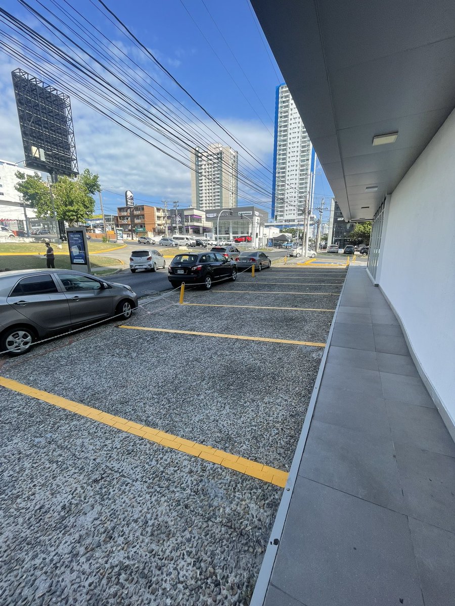 Cuando recuperarán la acera que nos robó <a href="/Globalbankpa/">Global Bank</a> en San Francisco? Años y años de estacionamiento en la servidumbre. <a href="/JcSanFco/">Junta Comunal de San Francisco</a> <a href="/Mayer/">Mayer Mizrachi</a> 
San Francisco necesita recuperar sus espacios públicos 🆘