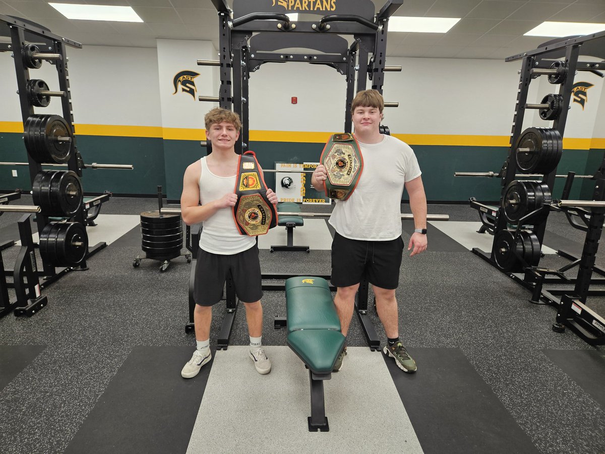 GEHS_Football's tweet photo. Weightroom Bench Challenge CHAMPS...benched just the bar a combined 210 reps...💯🏉🏋‍♂️..Jace Obermeyer and Gage Blevins!! https://t.co/ts6WxNedEt
