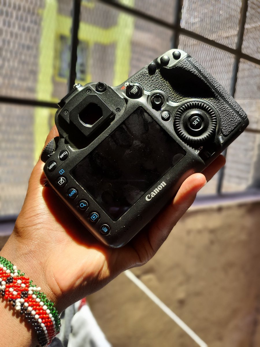 krismuteti's tweet image. Hello guys

Due to unfavourable business conditions, I have decided to sell my photography &amp;amp; studio equipment. Check thread🧵 

1. Canon EOS 5D SR (Body only) - slightly used 
KES 230,000

📲📲0768 254 347