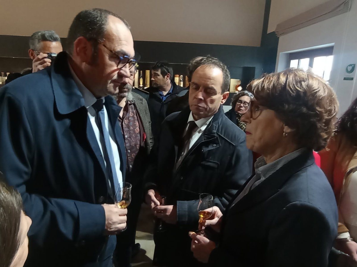 TranquardCedric's tweet image. Menaces Taxes #Trump, aléas climatiques, le #Cognac est en crise !
@AnnieGenevard était aujourd'hui à #Jonzac dans le @departement17.
J'ai rappelé l'urgence d'accompagner la filière et les demandes @FNSEA pour un examen imminent de la PPL Contraintes à l'AN, les agris attendent !