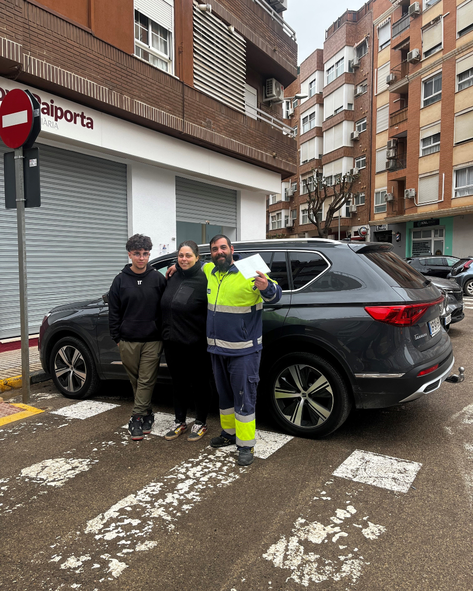 Entregamos a Enrique su nuevo #SEATtarraco en Paiporta. 

Muchas gracias por confiar en nosotros, esperamos que disfruteis de vuestro nuevo coche. 👍