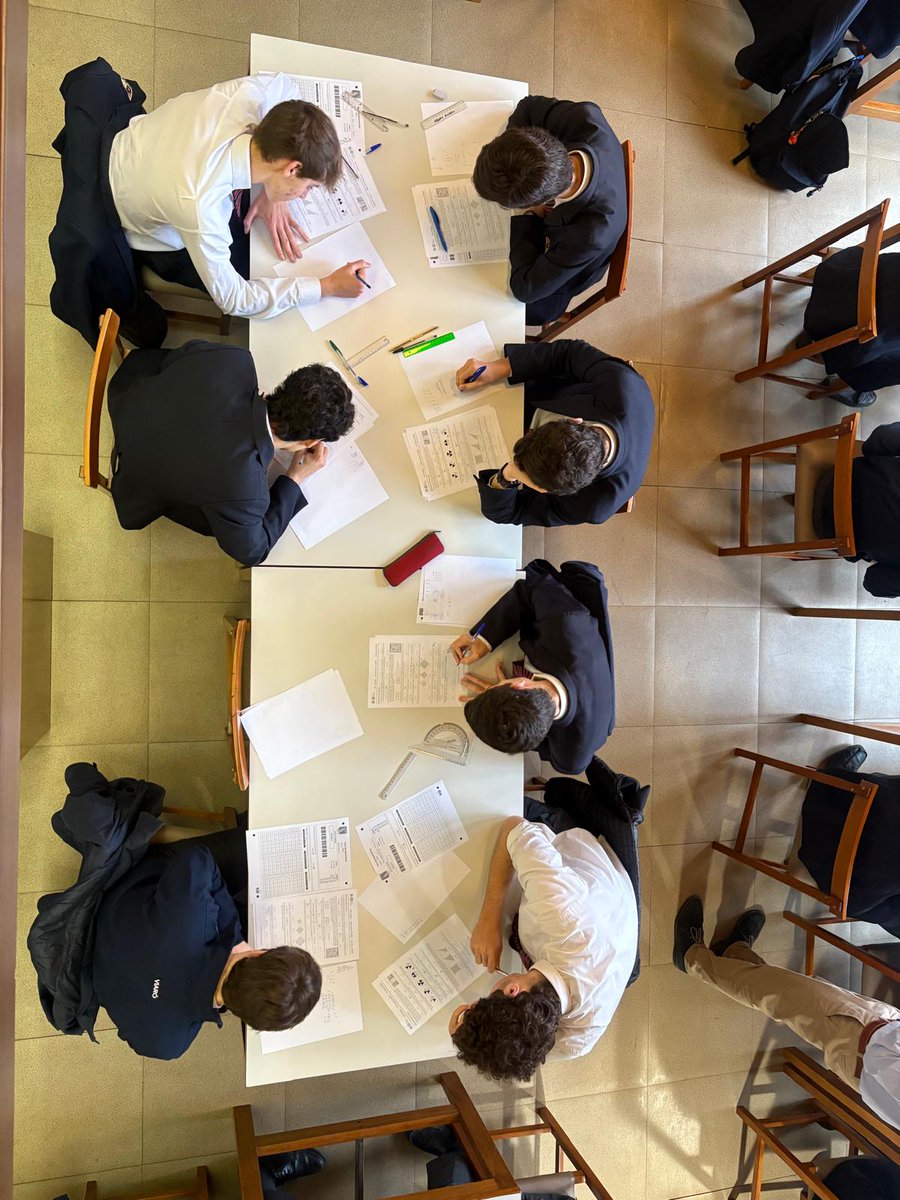 Viaró Global School tweet media