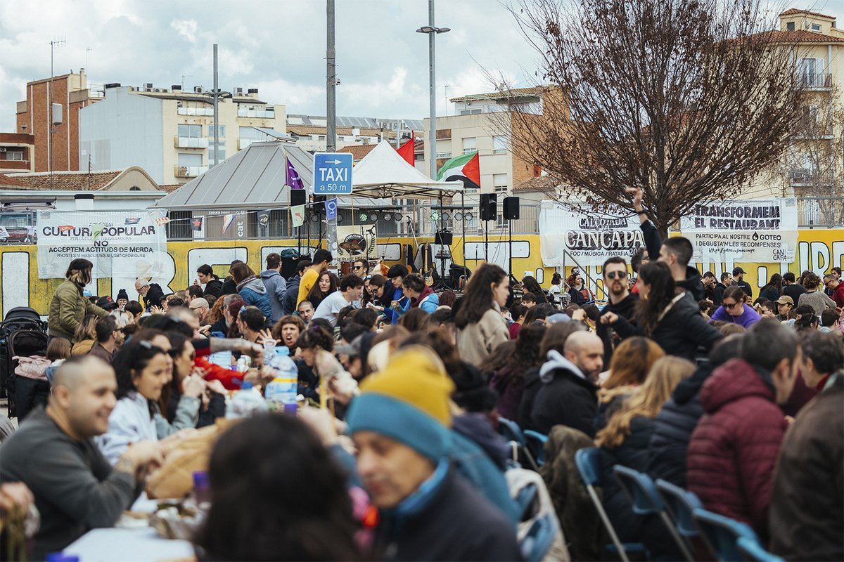 La_Directa's tweet image. #LLIBERTATS | La calçotada popular de Can Capablanca a #Sabadell pateix un atac amb un artefacte explosiu directa.cat/la-calcotada-p… L'atac que es va produir el dissabte 15 de març no va causar cap persona ferida ✍️ @AlbertAlexan