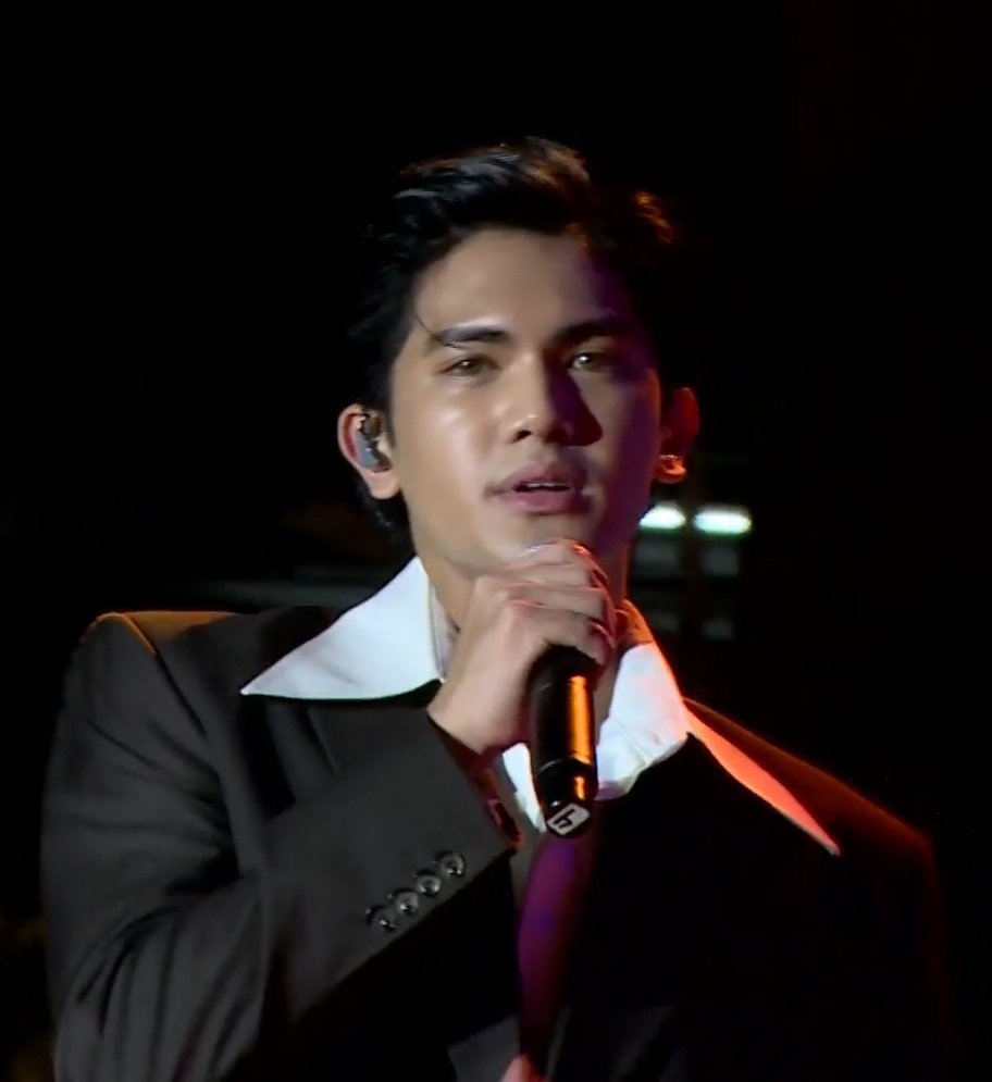 crowd's favorite, the dapper mr jarren jake garcìa!! 

JARREN ON SFLAUNION