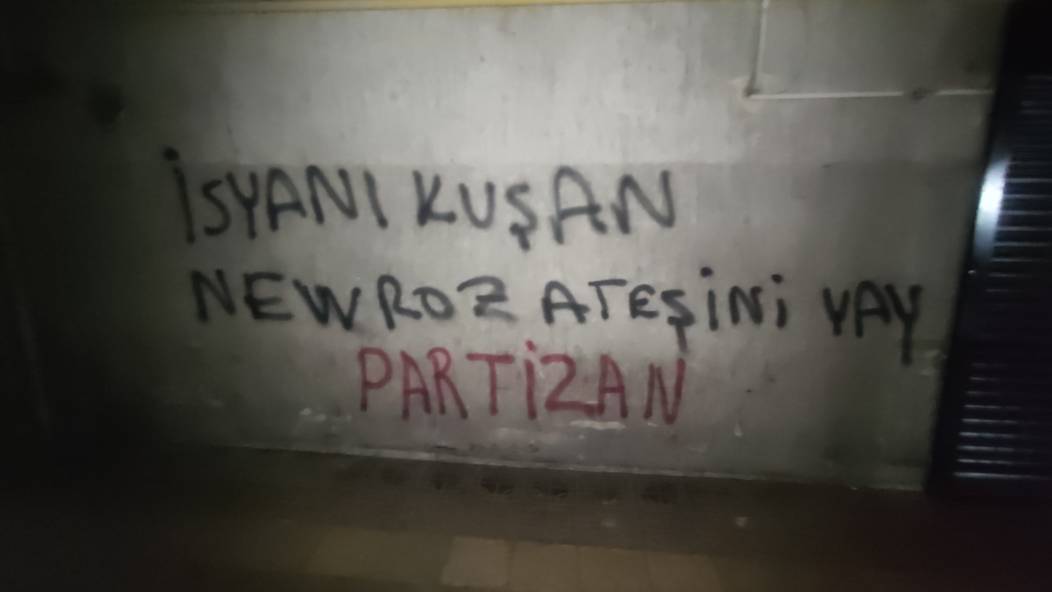 PartizanMerkez's tweet photo. 📍İzmir
2025 Newrozu; kayyum rejimine öfkemizi haykıracağımız bir gün olacaktır. Newroz, Kürde ait ne varsa yok etmeye and içmiş düşmanlığa karşı isyan günüdür.
Newroz, haksız savaşlara ve işgallere karşı halkların birliği ve dayanışmasının günüdür!
Newroz Pîroz Be 
#Newroz2025 https://t.co/c5M4qFie8b