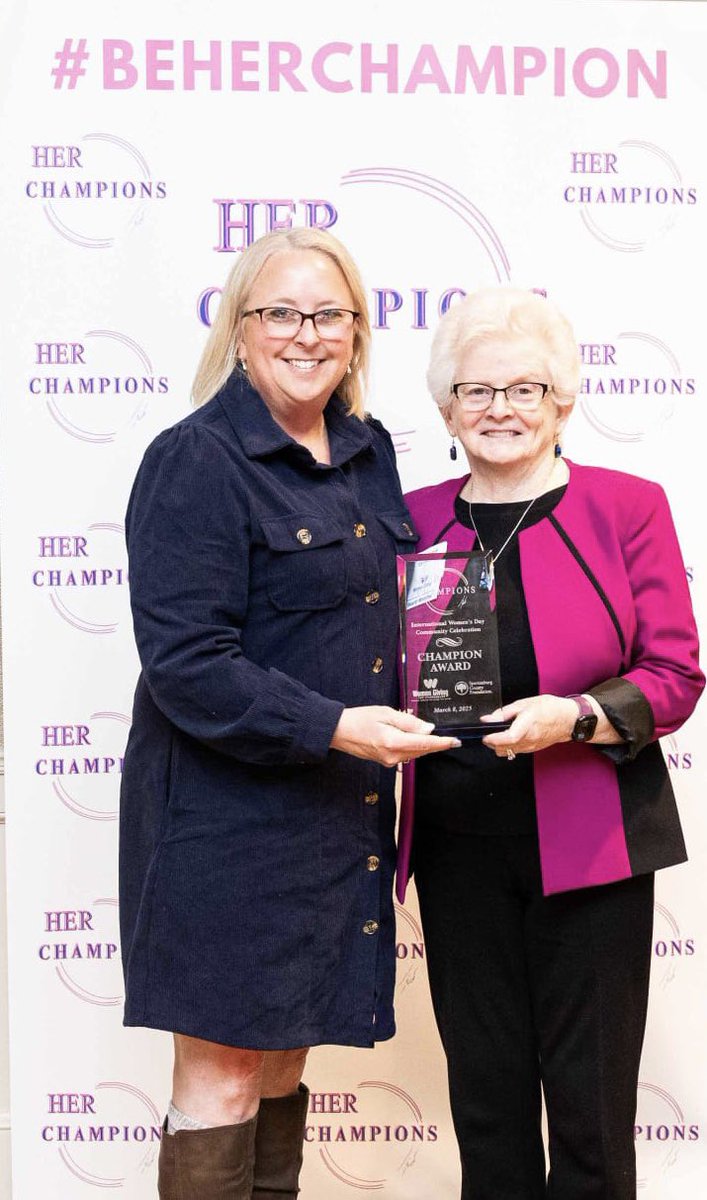 The Power of a Giving Circle!

We love to see <a href="/ConverseUniv/">Converse University</a>’s own <a href="/JennBellAD/">Jenn Bell</a> present Women Giving for Spartanburg with a Champion Award for the organization's work in philanthropy.

#BeHERChampion #womenshistorymonth #women #womengiving #philanthropy #community #champion