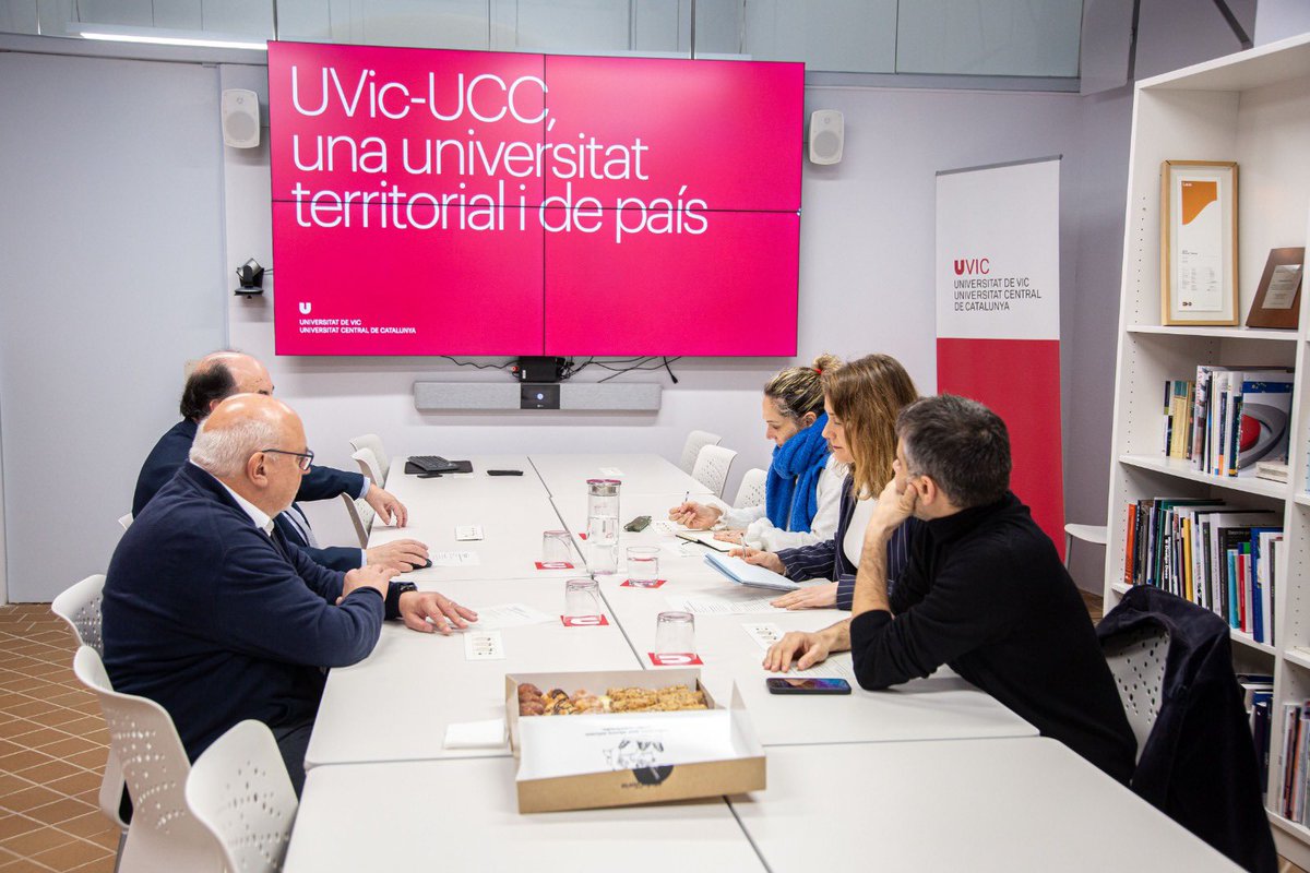 ComunsVic's tweet photo. ▶️ Acompanyem a la diputada @jessicaalbiach per conèixer de primera mà el projecte universitari de la @uvic_ucc i escoltar les demandes pel seu reconeixement com a servei públic al territori. 

Apostem per una educació superior accessible i amb finançament just.  
#Vic #Osona https://t.co/3Rvj21xrNF
