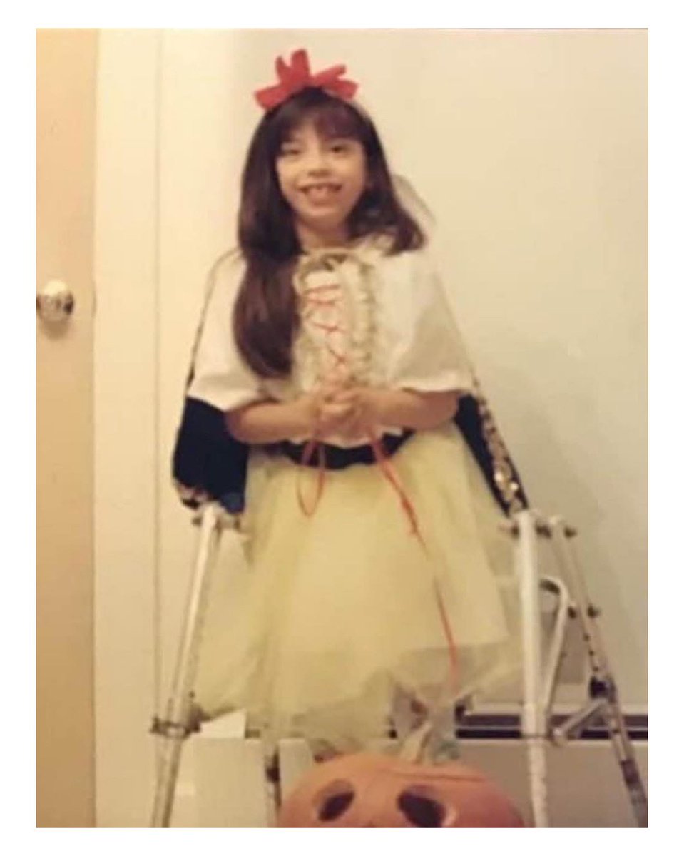 So excited for the new live action movie of Snow White and the seven dwarfs this weekend 😉 I was around 6 or 7 here and my mom made this Halloween costume for me and it was my favorite costume ever 🍎
