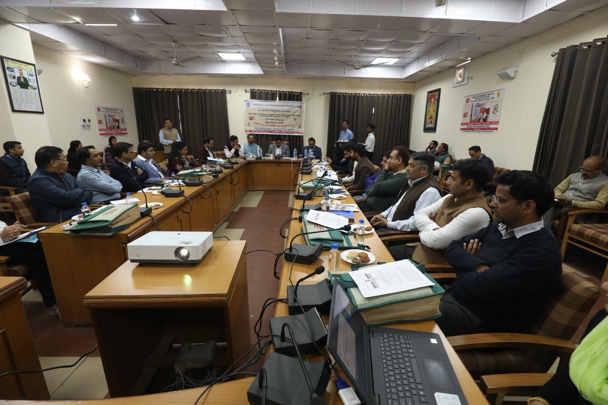 DinderSanjeev's tweet photo. स्मिनी सचिवालय धर्मशाला के कैबिनेट हॉल में जिला कांगडा के प्रशासनिक अधिकारियों आईएएस, एचपीएएस और एचपीपीएस अधिकारियों के लिए #TBMuktBharat  अभियान कार्यशाला का आयोजन उपायुक्त कांगडा हेमराज बैरवा की अध्यक्षता में किया गया। https://t.co/vI8NC5AKyW