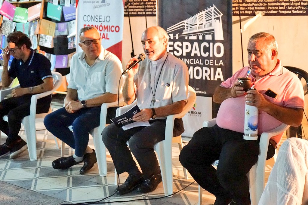 🔺 En su participación en el Conversatorio realizado en el Espacio de la Memoria,  Monseñor Dante Braida puso en relieve que "la  democracia requiere  mucha participación ciudadana para poder detectar los sueños de un pueblo y poder realizarlos. En la sociedad hay muchas