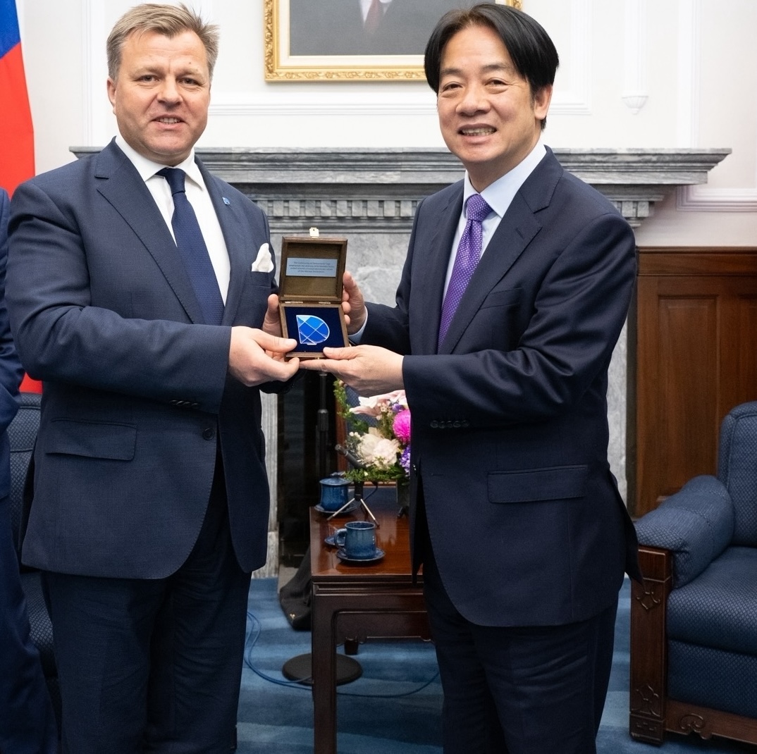 CoD (@communityofdem) on Twitter photo The Community of Democracies Secretary General <a href="/Adomenas/">Mantas Adomėnas</a> met with H.E. President <a href="/ChingteLai/">賴清德Lai Ching-te</a> on the margins of <a href="/yushanforum/">Yushan Forum 玉山論壇</a> held by <a href="/MOFA_Taiwan/">外交部 Ministry of Foreign Affairs, ROC (Taiwan) 🇹🇼</a> and <a href="/taef_tw/">Taiwan Asia Exchange Foundation</a> to advance global partnerships and regional cooperation
#diplomacy #multilateralism #Taiwan The Community of Democracies Secretary General <a href="/Adomenas/">Mantas Adomėnas</a> met with H.E. President <a href="/ChingteLai/">賴清德Lai Ching-te</a> on the margins of <a href="/yushanforum/">Yushan Forum 玉山論壇</a> held by <a href="/MOFA_Taiwan/">外交部 Ministry of Foreign Affairs, ROC (Taiwan) 🇹🇼</a> and <a href="/taef_tw/">Taiwan Asia Exchange Foundation</a> to advance global partnerships and regional cooperation
#diplomacy #multilateralism #Taiwan