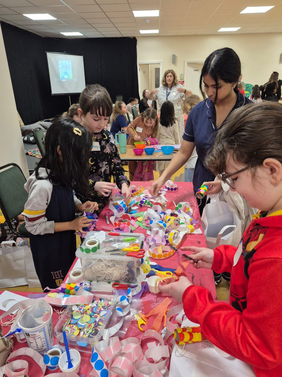 GirlguidingESE's tweet photo. Visit number 2 on Carole's PJ party trail was to  Laindon district's event - 84 girls from 9 units - Rainbows, Brownies, Guides &amp;  Rangers.  They included video messages from overseas friends plus a Gold award presentation for one of the Guides.
#girlguidingese #girlguidinganglia https://t.co/4OC5vLVM2E