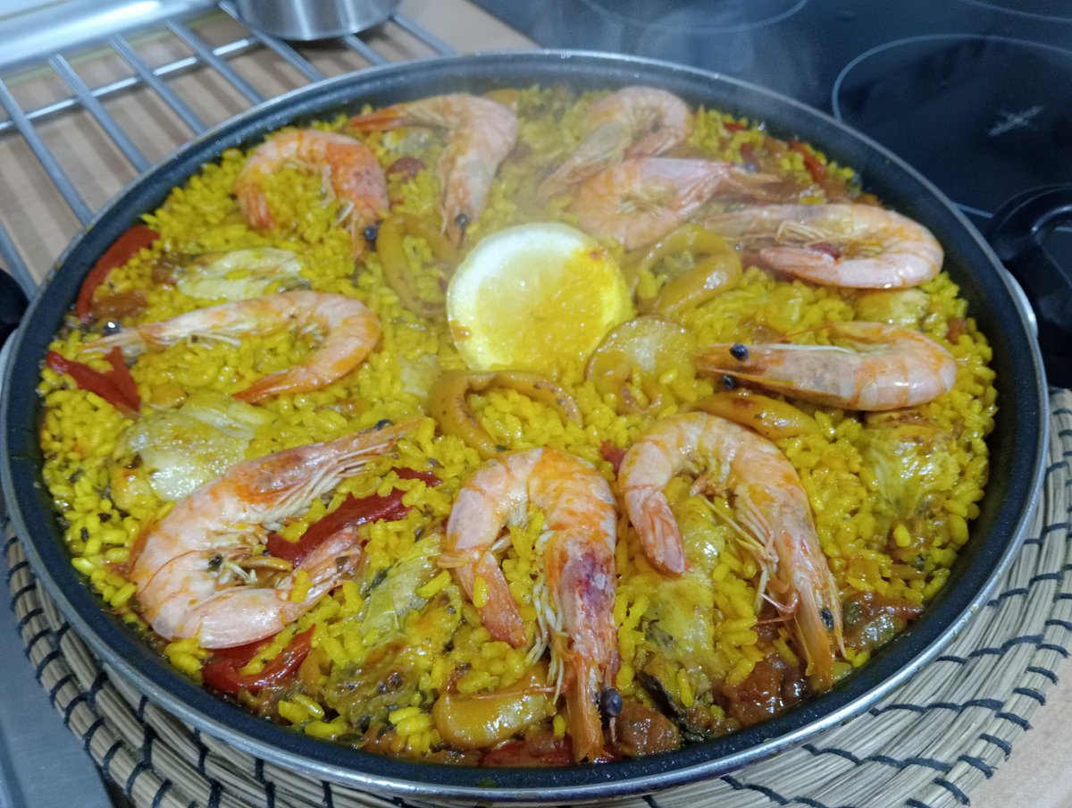 *ARROZ* con pollo, calamares y langostinos 🥘 receta escrita paso a paso 📝👇paladealo.com/arroz-con-poll… 👌💯😋 Buenas tardes 🤗
