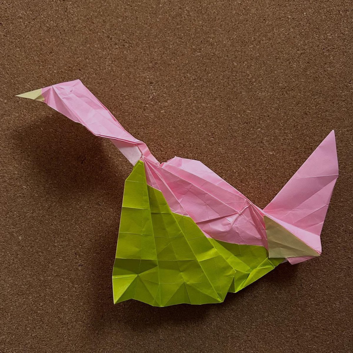 『Cherry blossom bird/桜な鳥』

英語／日本語

創作＆折り手/acoarua
約25cm×25cm

もうすぐ春と言うことで

桜×鳥をイメージして
折ってみました。
🌸×🦜

そんな感じです
(*´◒`*)

#おりがみ #おりがみあーと #創作おりがみ 
#折り紙 #折り紙アート #創作折り紙
#origami #origamiart