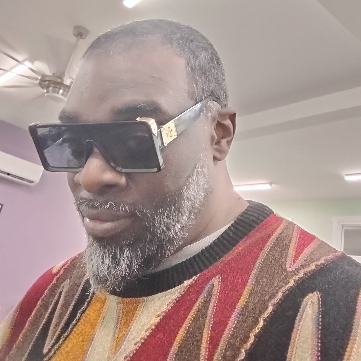 She knows you're handsome but she is too concerned about what her raggedly 🍑 friends think!🤔💭🤣🤣🤣 #right